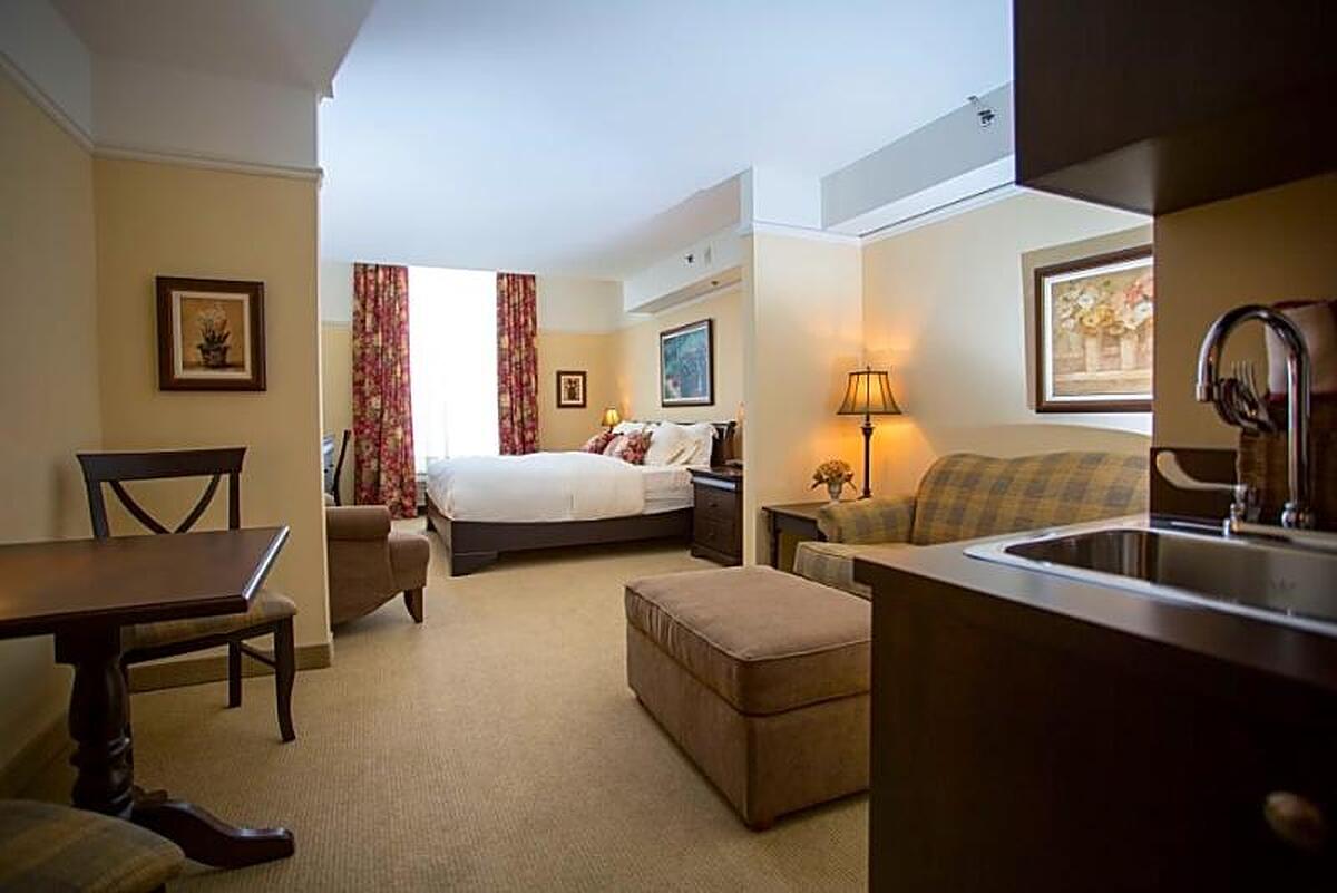 LE ST MARTIN BROMONT HOTEL SUITES