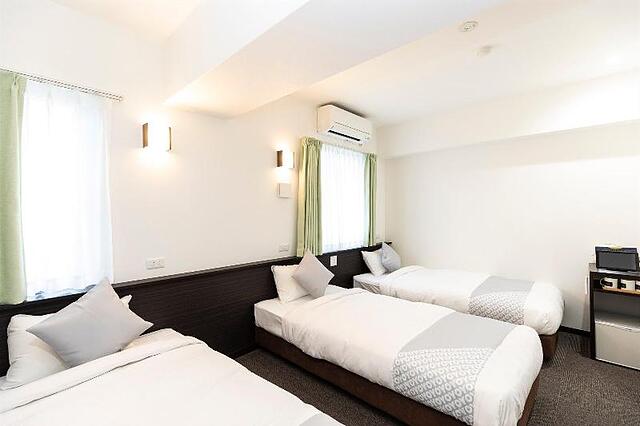 Universal Hotel Reborn