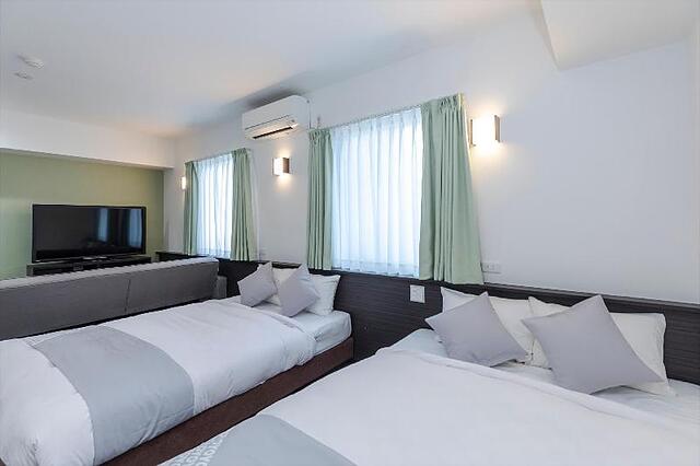 Universal Hotel Reborn