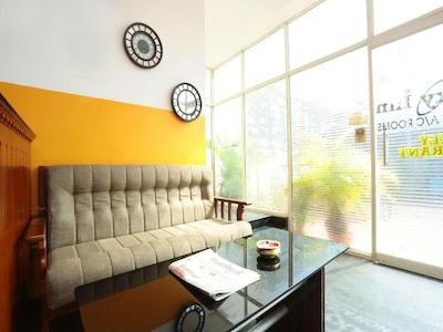 Oyo 15669 Hotel Galaxy Inn