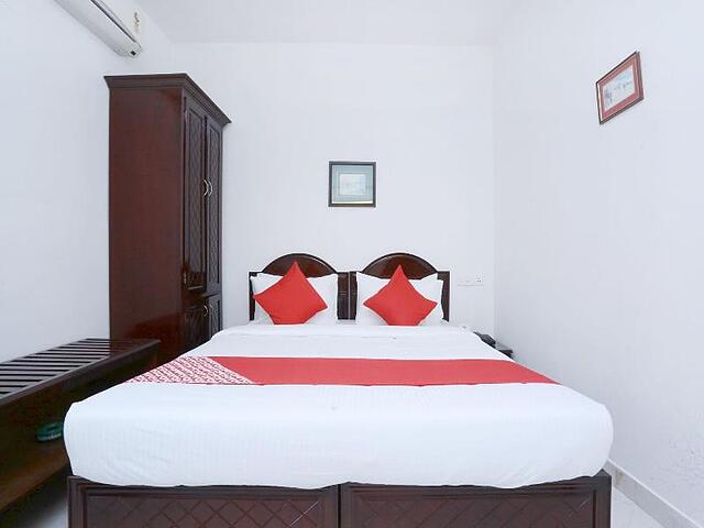 Oyo 15669 Hotel Galaxy Inn