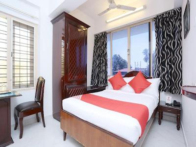 Oyo 15669 Hotel Galaxy Inn