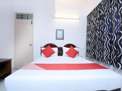 Oyo 15669 Hotel Galaxy Inn