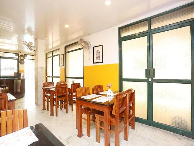 Oyo 15669 Hotel Galaxy Inn