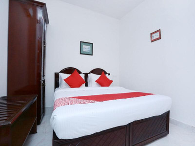 Oyo 15669 Hotel Galaxy Inn