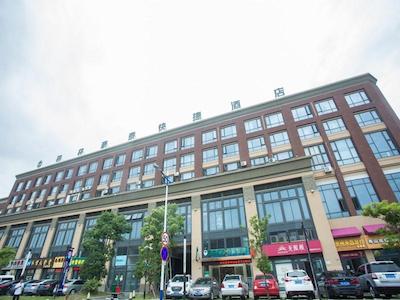 GREENTREE INN BAIQUAN BINFEN PLAZA