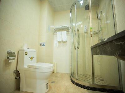 GREENTREE INN BAIQUAN BINFEN PLAZA