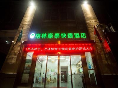 GREENTREE INN BAIQUAN BINFEN PLAZA