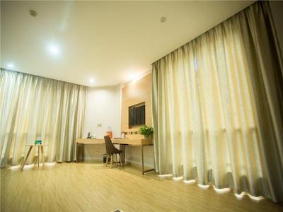 GREENTREE INN BAIQUAN BINFEN PLAZA