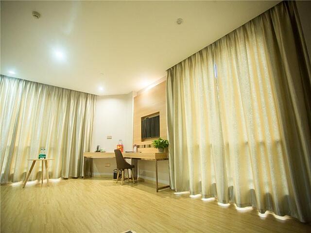GREENTREE INN BAIQUAN BINFEN PLAZA