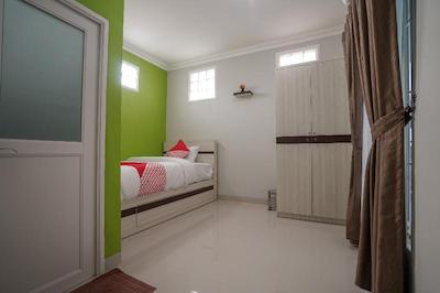 OYO 948 Vivi Residence Syariah Ii