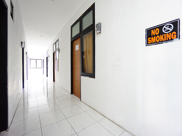 Oyo 1693 Edward Residence Malalayang