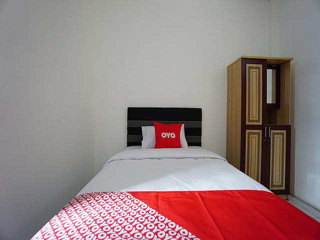 Oyo 1693 Edward Residence Malalayang