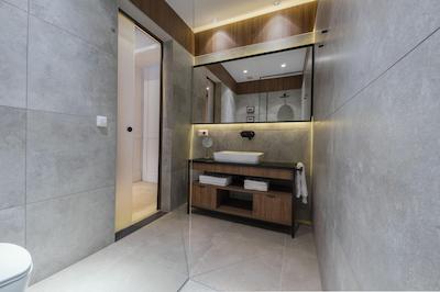 Dezman Luxury Center