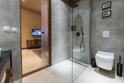 Dezman Luxury Center