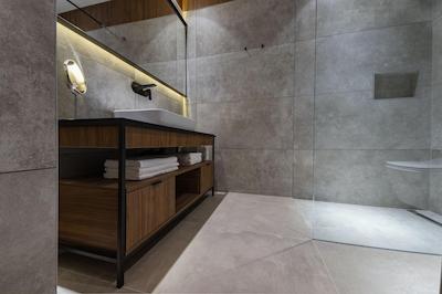 Dezman Luxury Center