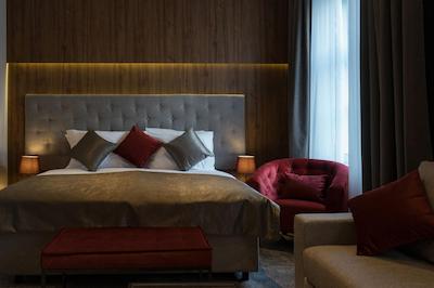 Dezman Luxury Center