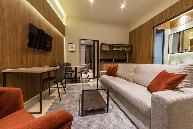 Dezman Luxury Center