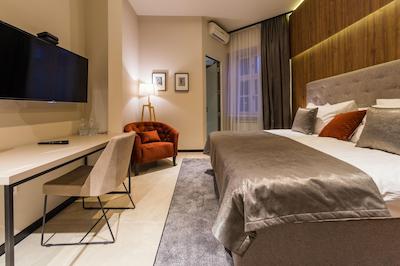 Dezman Luxury Center