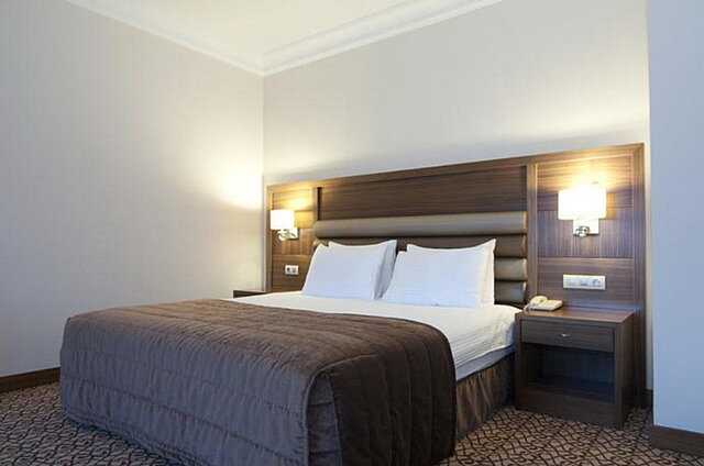 Grand Abant Hotel (Buyuk Abant Hotel)