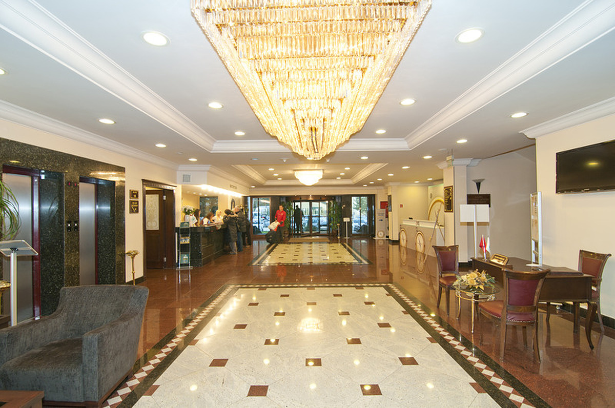 Grand Abant Hotel (Buyuk Abant Hotel)