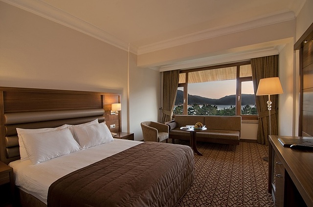 Grand Abant Hotel (Buyuk Abant Hotel)