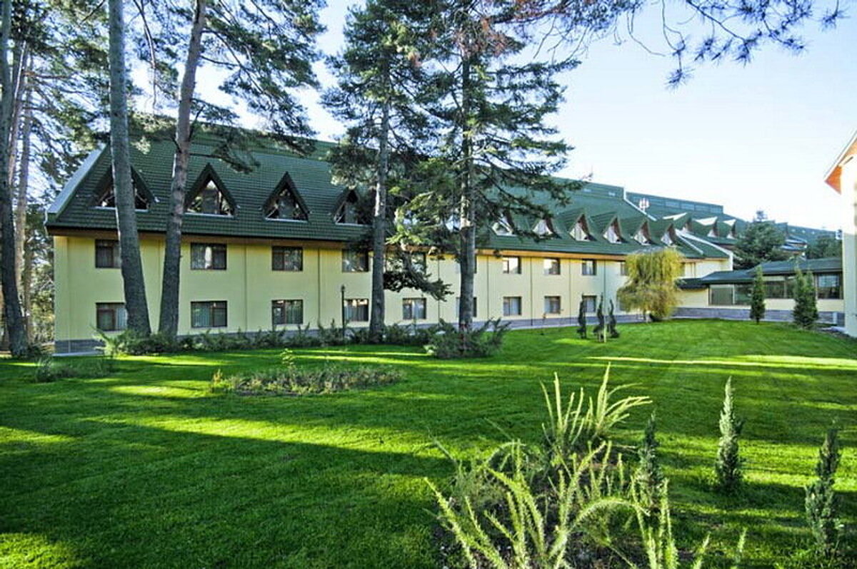 Grand Abant Hotel (Buyuk Abant Hotel)