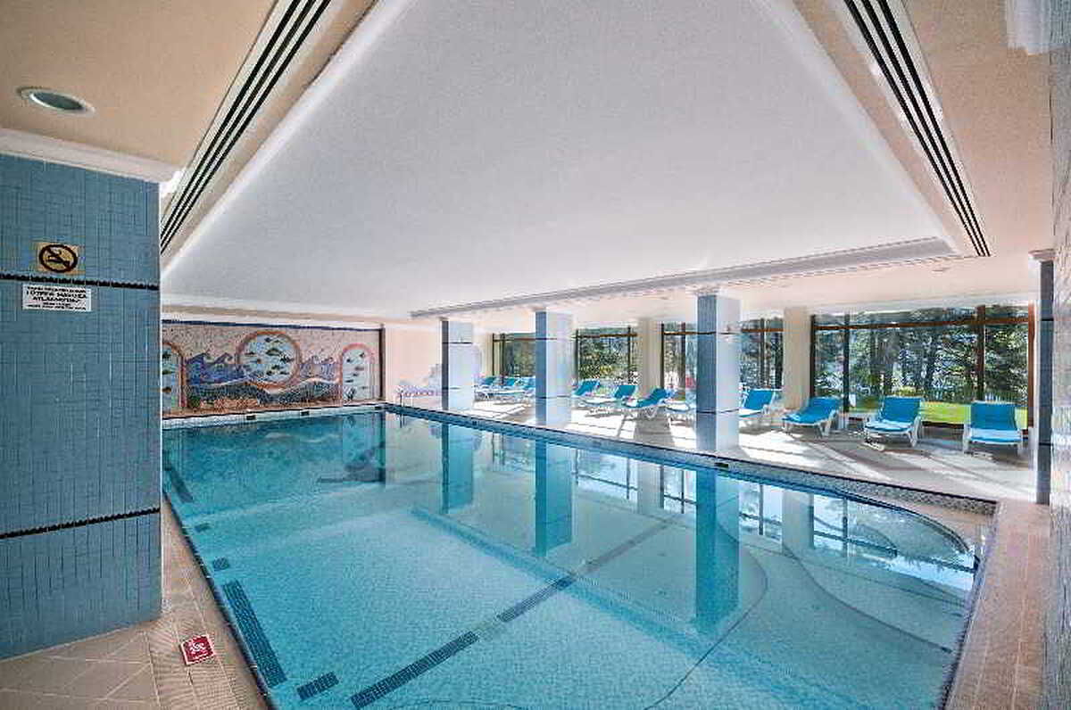 Grand Abant Hotel (Buyuk Abant Hotel)