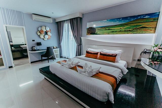 MANTRA VAREE HOTEL