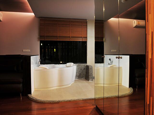 MANTRA VAREE HOTEL
