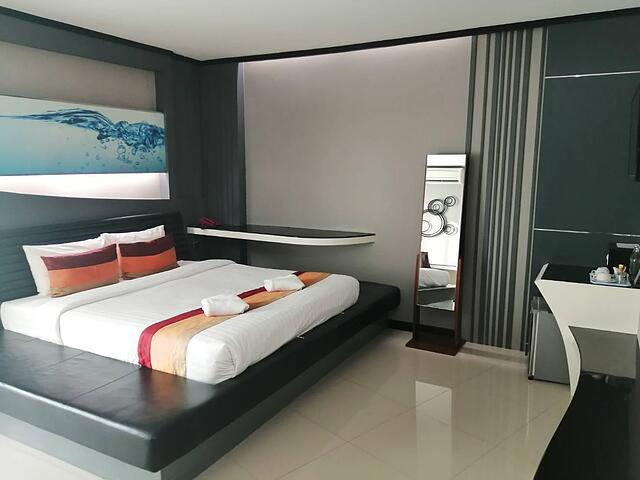 MANTRA VAREE HOTEL