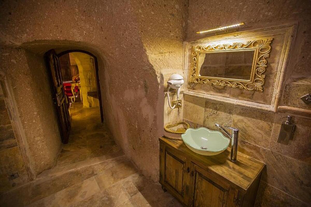 ROYAL CAVE HOTEL