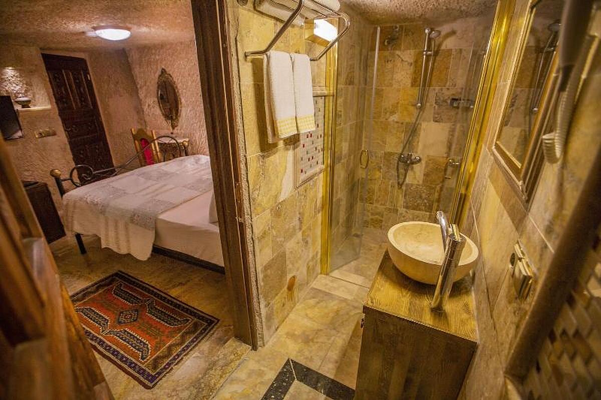 ROYAL CAVE HOTEL
