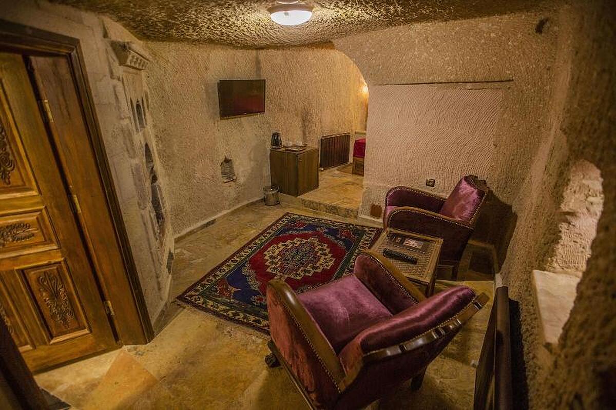 ROYAL CAVE HOTEL