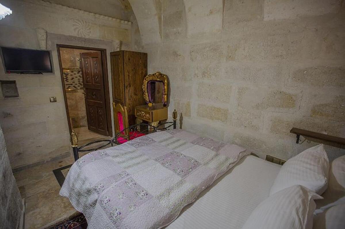 ROYAL CAVE HOTEL