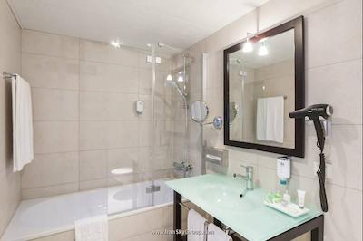 اناچ دوسلدورف کنیکسالی