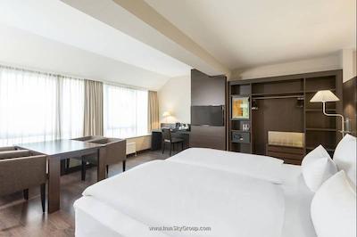 اناچ دوسلدورف کنیکسالی