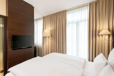 اناچ دوسلدورف کنیکسالی