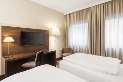 اناچ دوسلدورف کنیکسالی