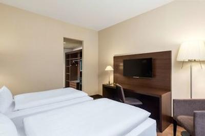 اناچ دوسلدورف کنیکسالی