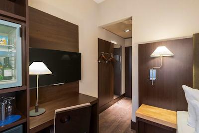 اناچ دوسلدورف کنیکسالی