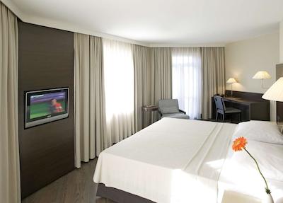 اناچ دوسلدورف کنیکسالی