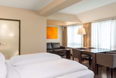 اناچ دوسلدورف کنیکسالی