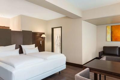 اناچ دوسلدورف کنیکسالی