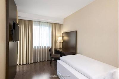 اناچ دوسلدورف کنیکسالی