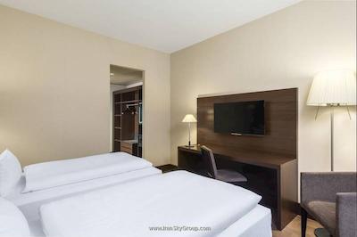 اناچ دوسلدورف کنیکسالی