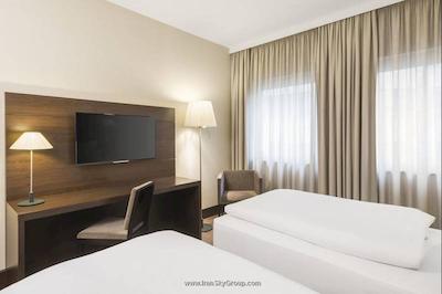 اناچ دوسلدورف کنیکسالی