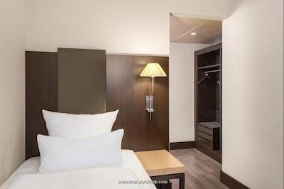 اناچ دوسلدورف کنیکسالی