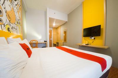 RedDoorz Apartment near Bundaran Satelit Surabaya