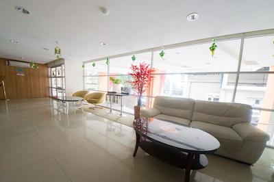 RedDoorz Apartment near Bundaran Satelit Surabaya